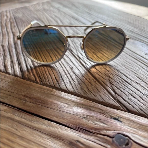 Ray-Ban‘s white rim - Picture 3 of 3